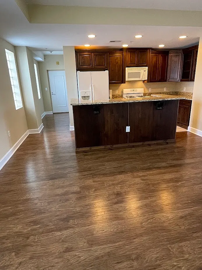 2 bed, 1000 sqft, $1,750 — Photo 4