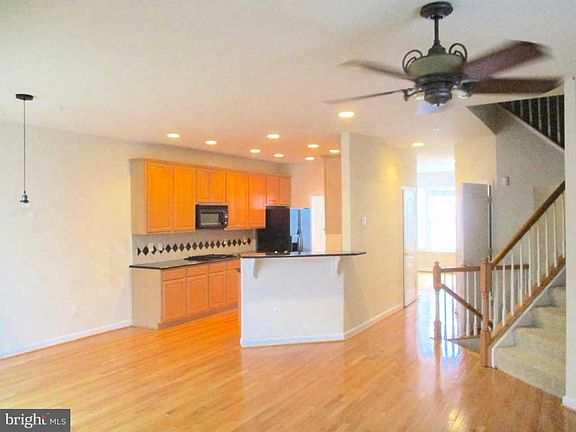 3rd image of 409 Penwood Dr