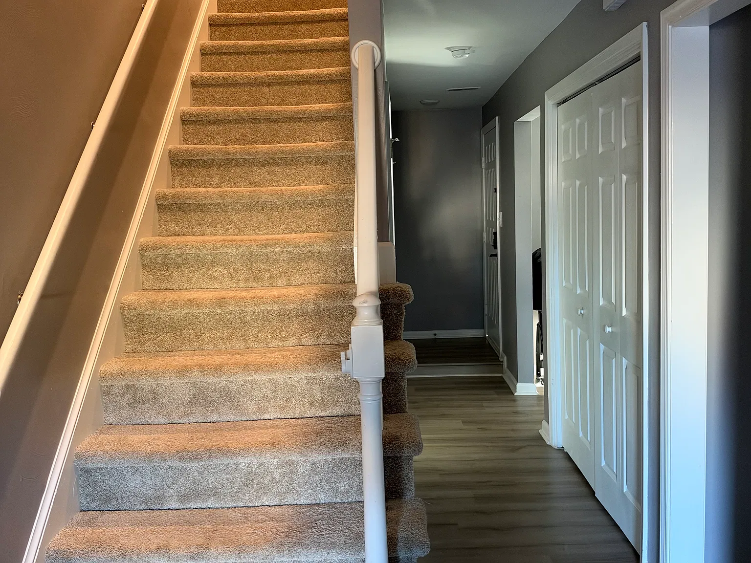 3 bed, 2.5 bath, 1400 sqft, $2,300 — Photo 2
