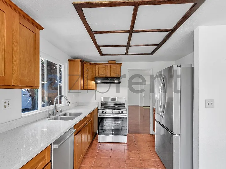 32805 Palmdale Ct — Photo 8