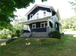820 1st Ave, Ellwood City, PA 16117
