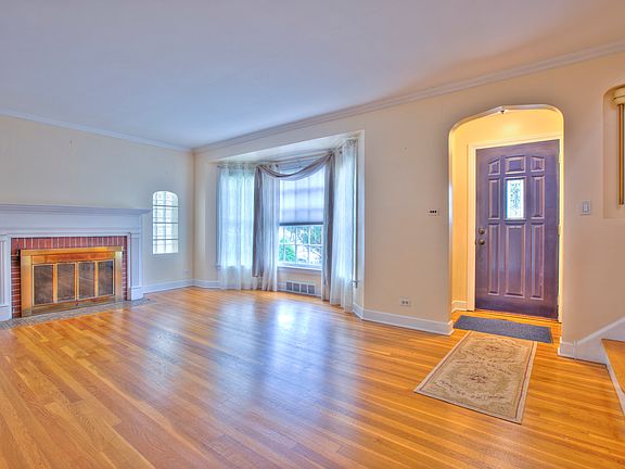 3rd image of 4148 N Menard Ave