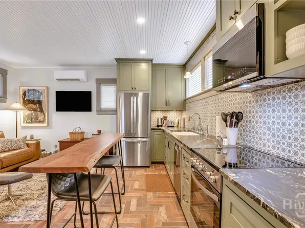 410 1/2 E Victory Dr, Savannah, GA 31405
