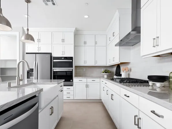 4044 Hudson Ln, Lake Elsinore, CA 92530