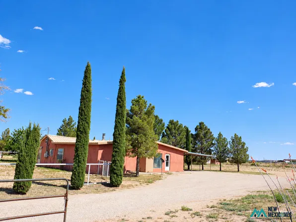 169 W Ash Rd, Loving, NM 88256