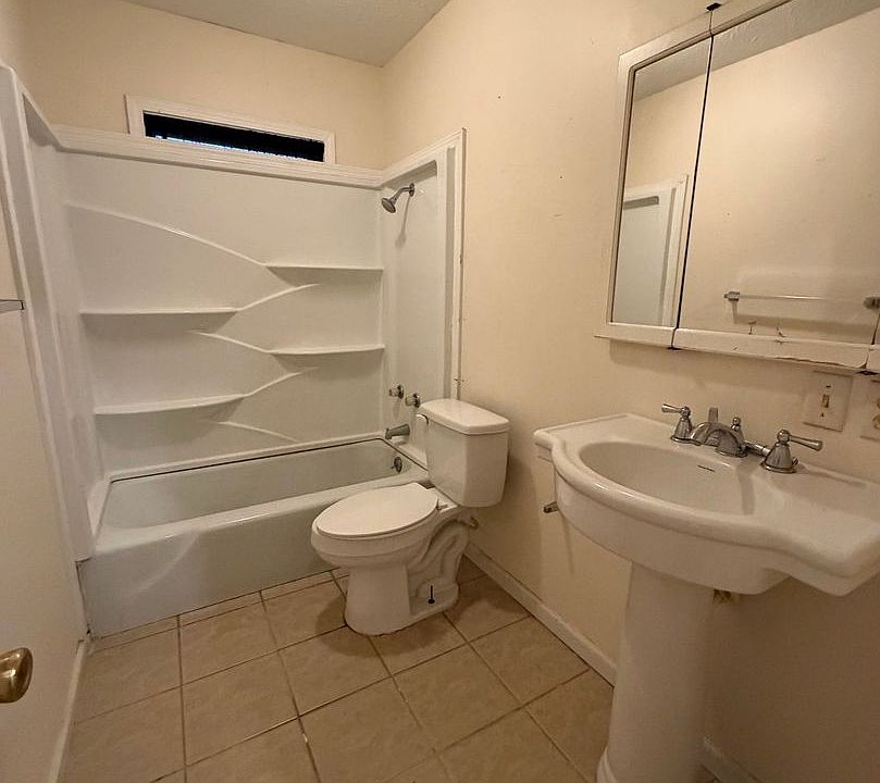 1st image of 200 Dexter St