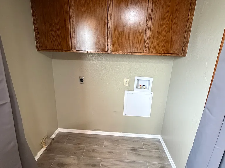 1011 Chartrand Ave — Photo 6