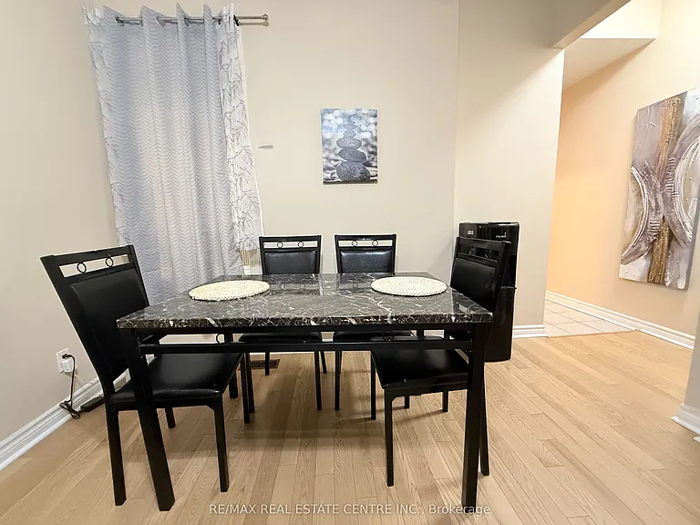 6 Ray Ave — Photo 8