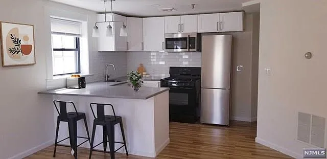 18-22 Engle St #R-18 — Photo 1
