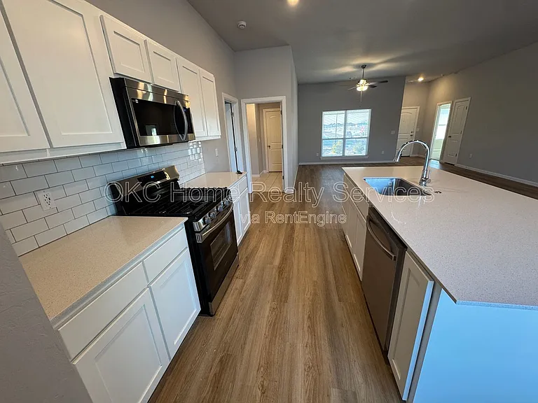 928 Dusky Valley Ln — Photo 16