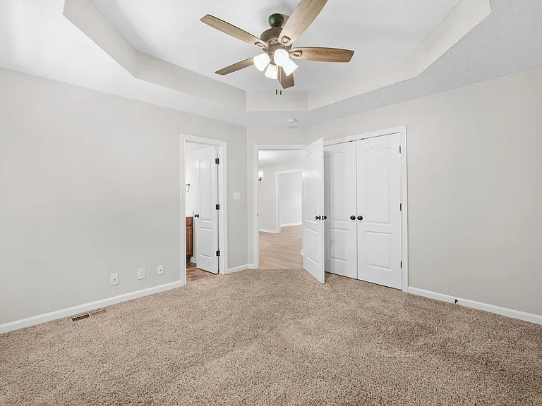 552 Falkland Cir — Photo 14