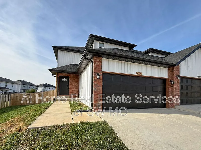 820 E Watermill Cir