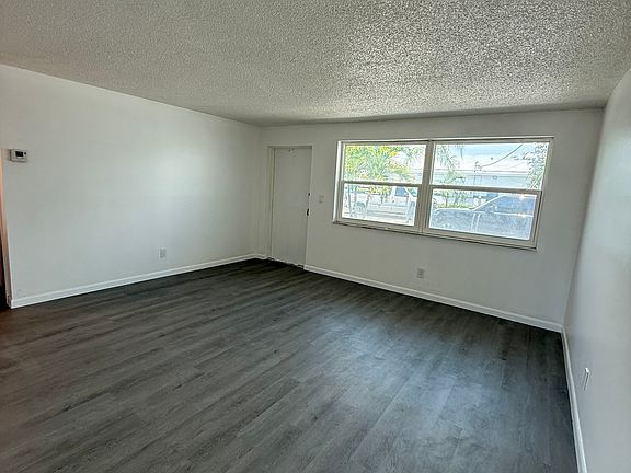 4th image of 23 SE 12th St #103