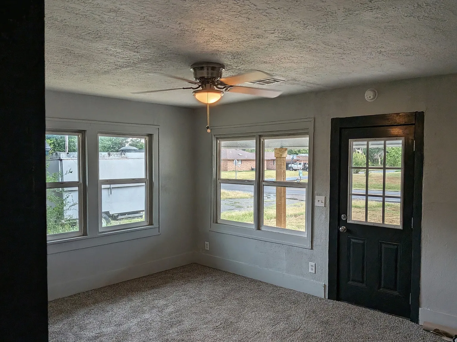 2 bed, 920 sqft, $995 — Photo 2