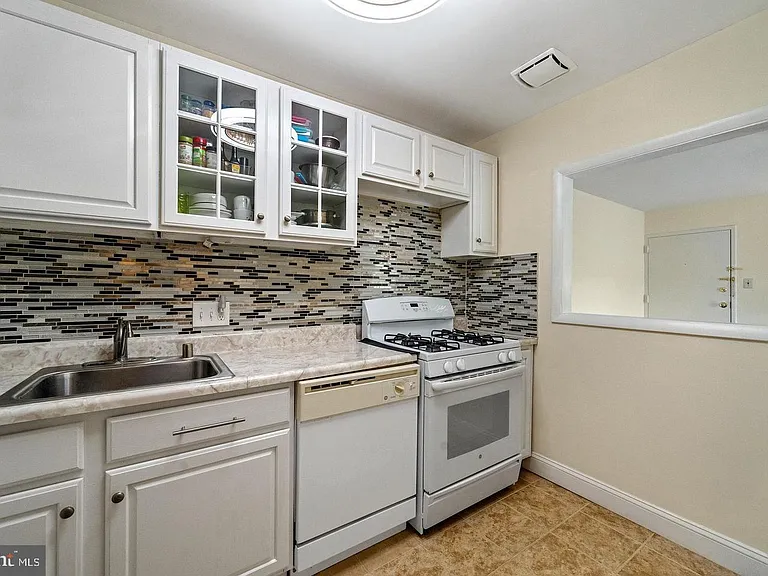 7984 Audubon Ave #203 — Photo 15