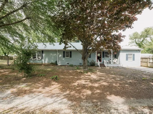 8045 Hickman Farm Rd, Wallops Island, VA 23337