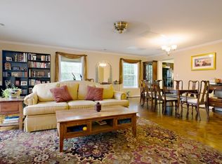 975 S Rolfe St #B, Arlington, VA 22204