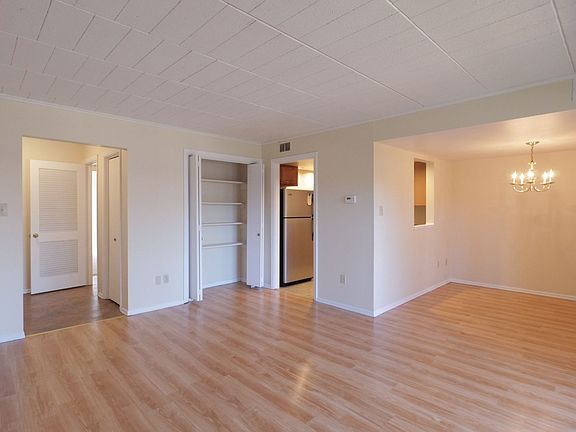 5th image of 559 S Trenton Ave #559B