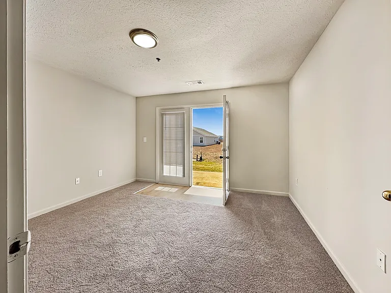 Alison Pointe Apartments — Photo 72