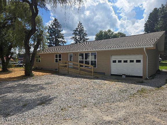 3rd image of 131 Duncan Ln