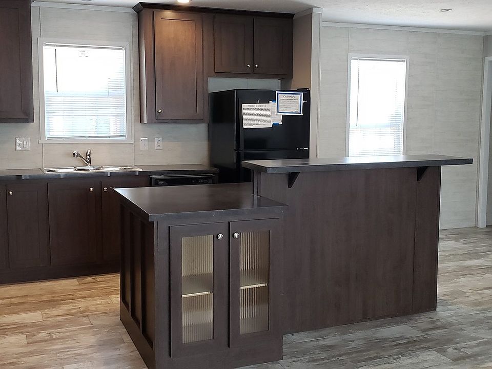 2nd image of 516 Courtland Ln #605