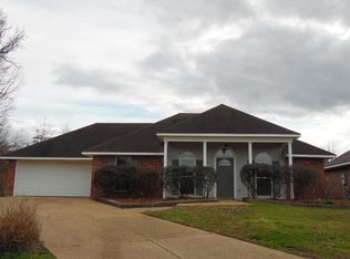 1077 Bullrun Dr, Byram, MS 39272