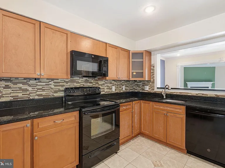 6012 Crown Royal Cir — Photo 6