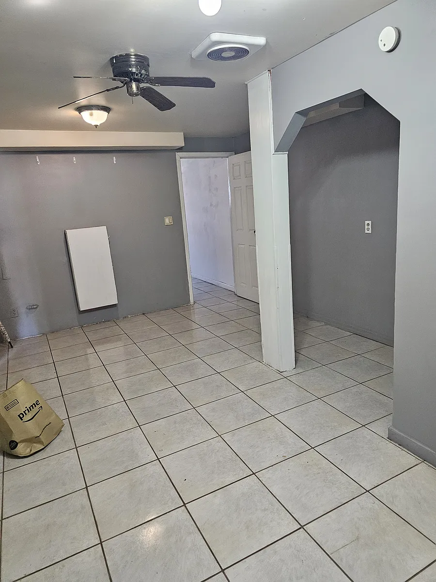Building Photo - 108 Sussex St #1FLBASEMENT