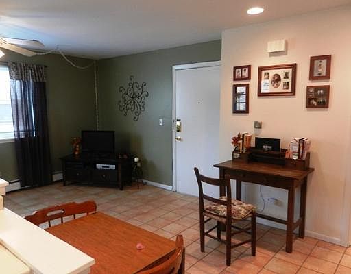 4th image of 327 Wisconsin Ave APT 3A