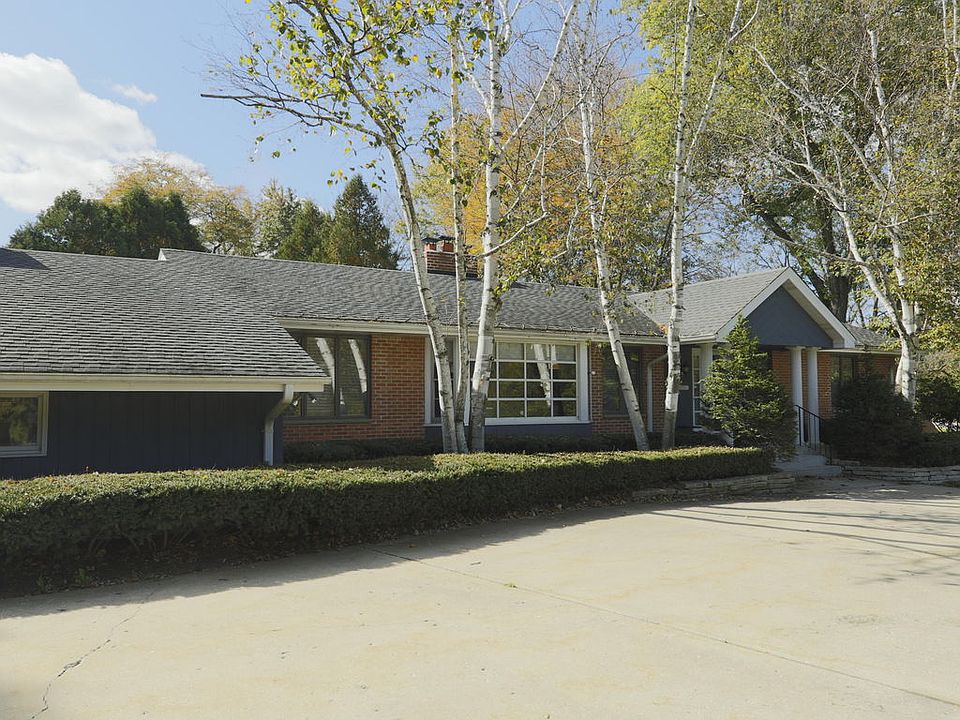 1st image of 12211 W Lincoln Ave