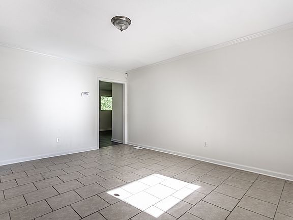 5th image of 7974 Chiltern Dr