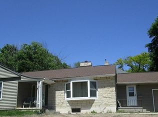 221 W 18th St, Cedar Falls, IA 50613