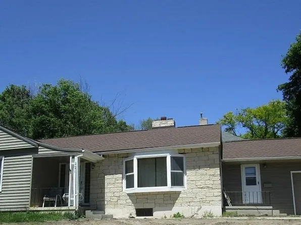 221 W 18th St, Cedar Falls, IA 50613