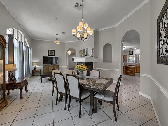 4th image of 910 Commons Way Ct