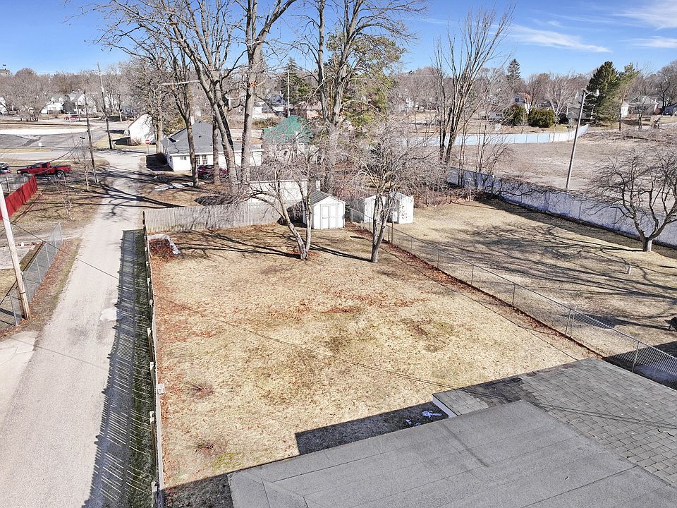 2nd image of 139 Mosser St #1