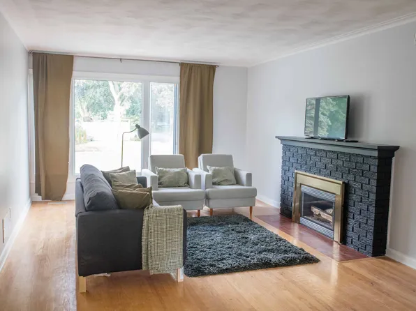 2173 Navaho Dr, Ottawa, ON K2C 0V3