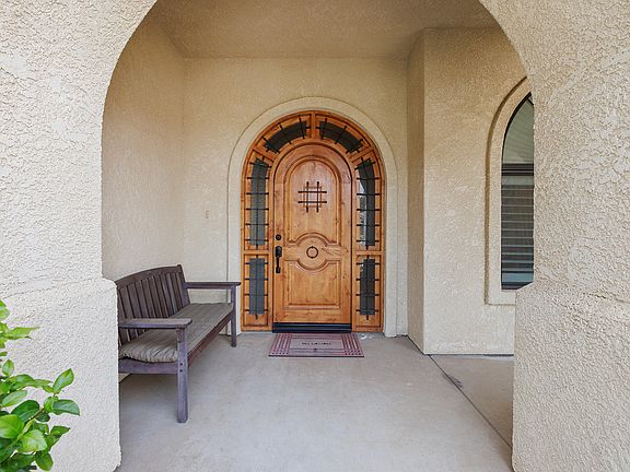 5th image of 729 St. Thomas Court