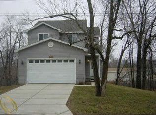 9480 Lone Pine Rd, White Lake, MI 48386