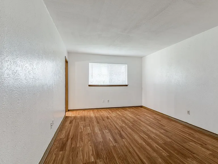 7117 Edinburg Dr — Photo 11