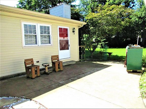 4th image of 2920 Foster Dr NE