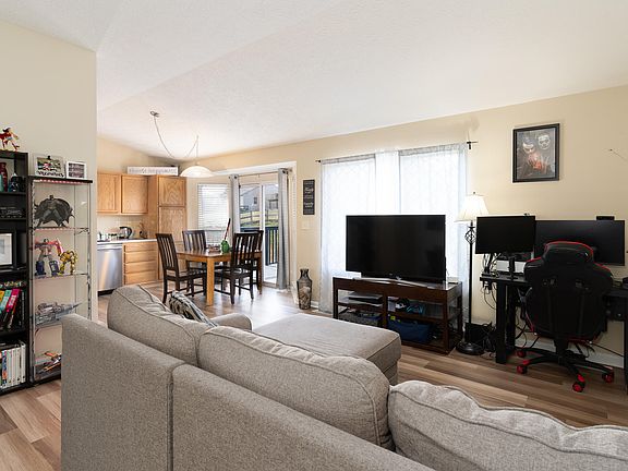 5th image of 668 Berlander Dr