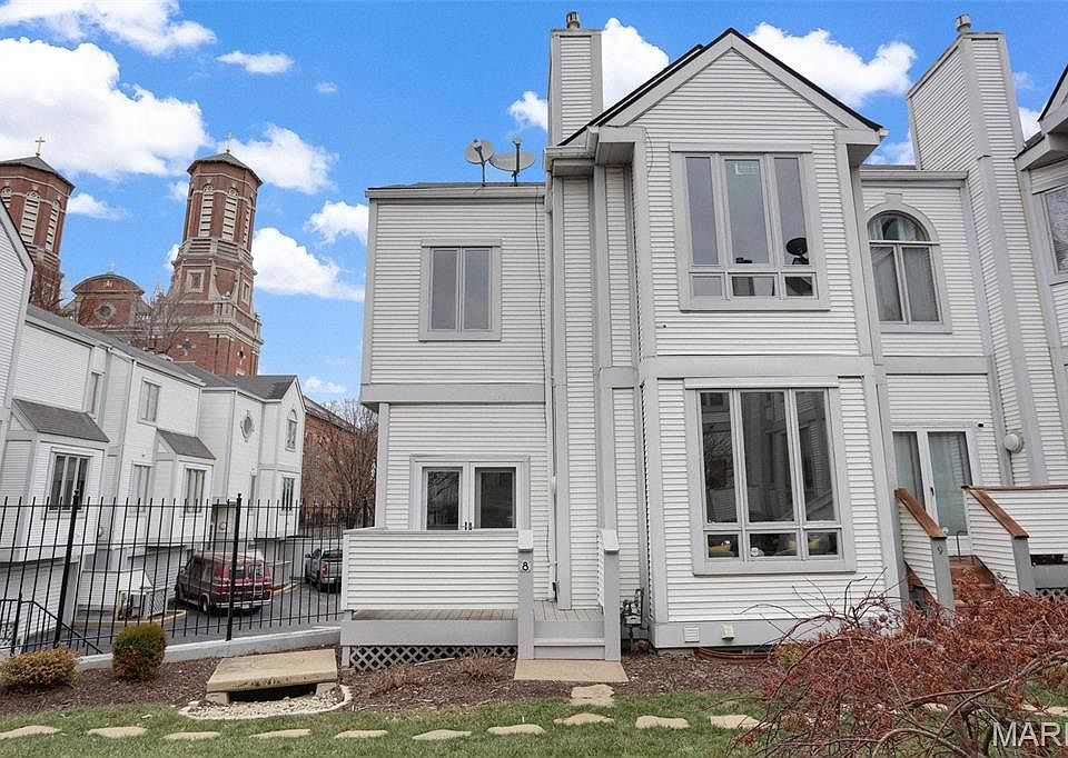1st image of 8 Columbus Square Dr