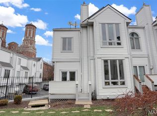 8 Columbus Square Dr, Saint Louis, MO 63101