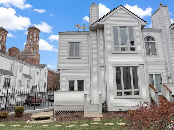 8 Columbus Square Dr, Saint Louis, MO 63101