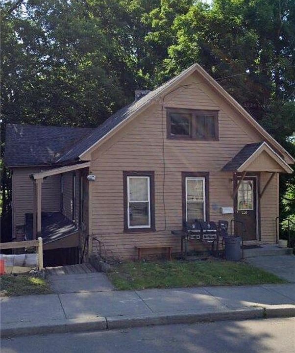1st image of 228 Forest Ave