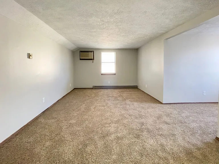 East Memorial Apartments — Photo 65