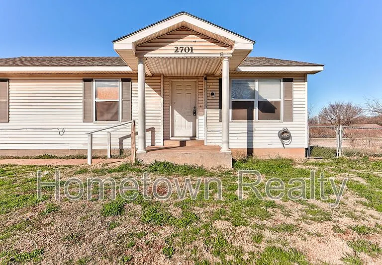 2701 S Phillips Ave — Photo 2
