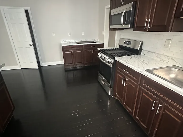 170 Union Ave #2R — Photo 10
