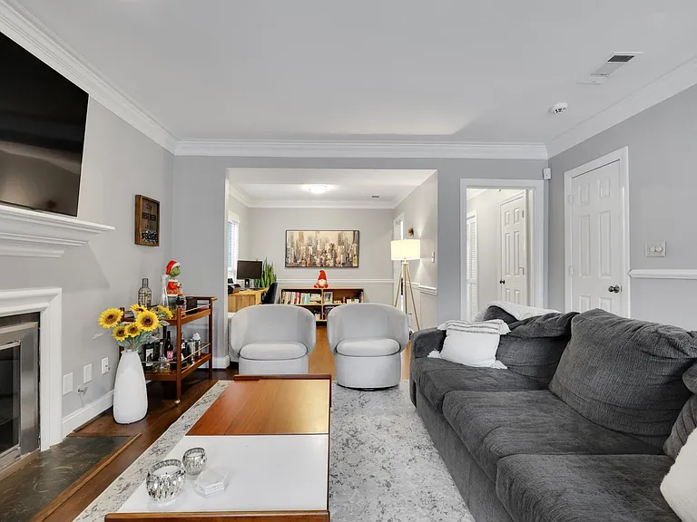 55 Mount Vernon Cir — Photo 3