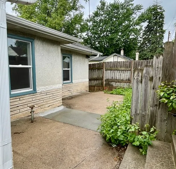 6066 Charles St — Photo 2